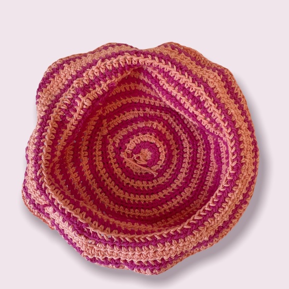 Handmade crochet bucket hat - Picture 3 of 3